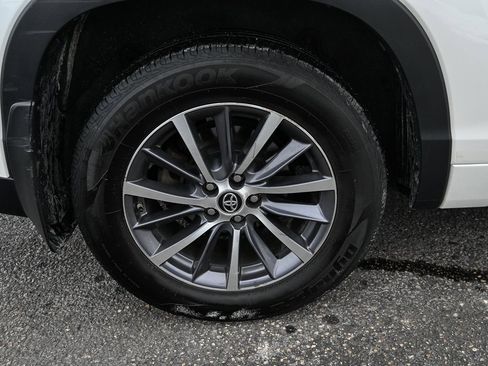 Used 2017 Toyota Highlander XLE image 14