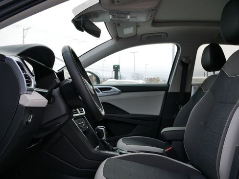 New 2026 Volkswagen Taos SE AWD/4WD image 3