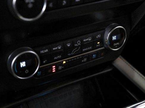 Used 2021 Ford Expedition Platinum image 25