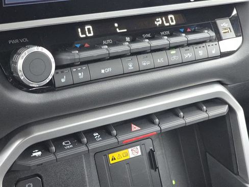 Used 2024 Toyota Tundra Platinum image 22