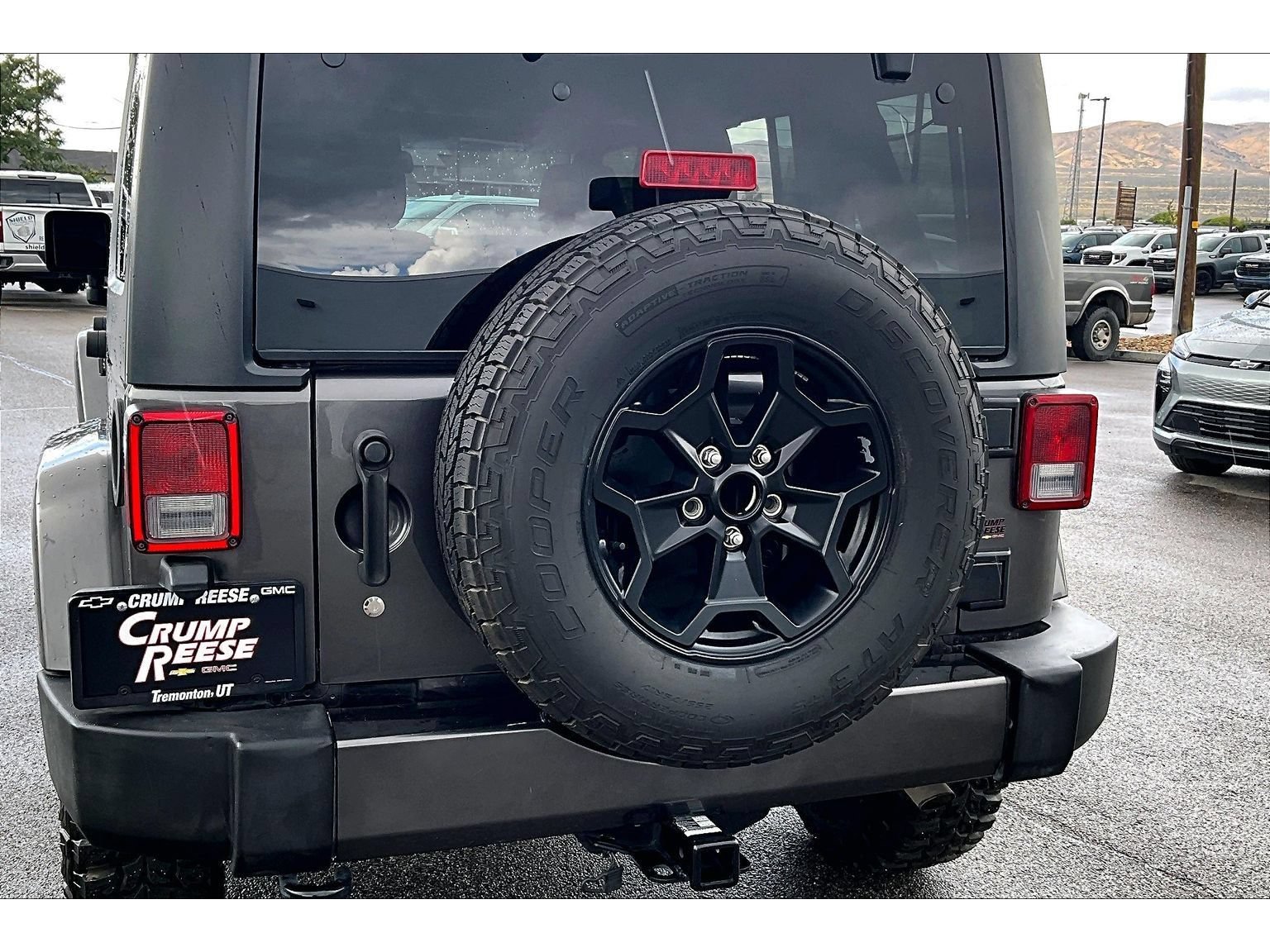 Used 2016 Jeep Wrangler Unlimited Sahara w/ Connectivity Group AWD/4WD image 23
