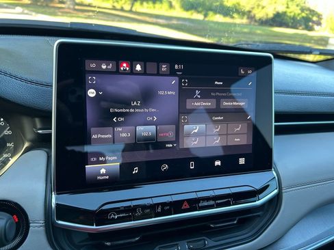 Used 2023 Jeep Compass Limited image 24