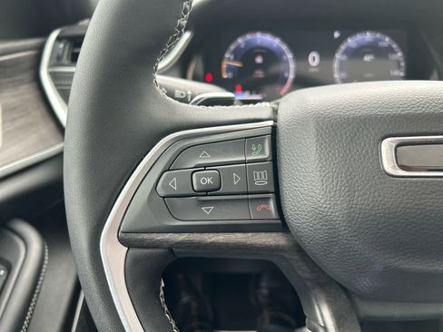 Used 2025 Jeep Grand Cherokee L Limited w/ Black Appearance Package image 32