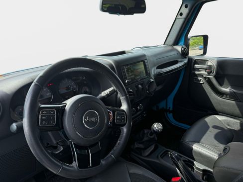 Used 2017 Jeep Wrangler Sahara image 9