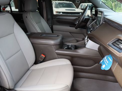 Certified 2023 GMC Yukon SLT w/ SLT Premium Package AWD/4WD image 33