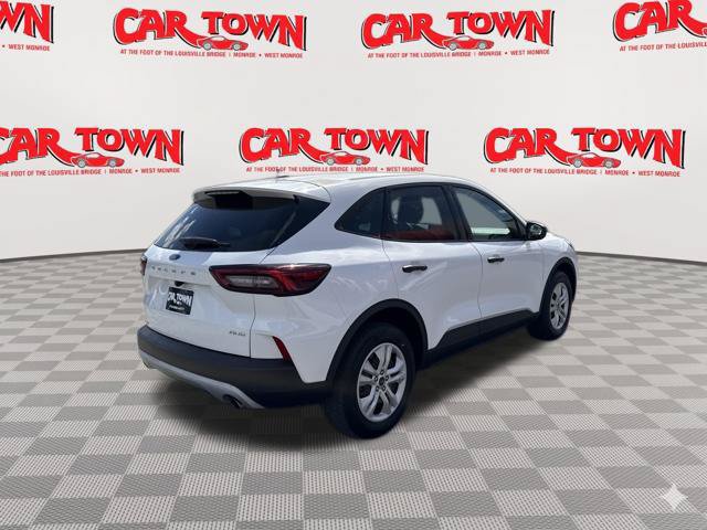 Used 2023 Ford Escape AWD image 3
