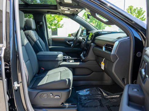 New 2026 GMC Yukon XL Denali w/ Denali Reserve Package AWD/4WD image 10