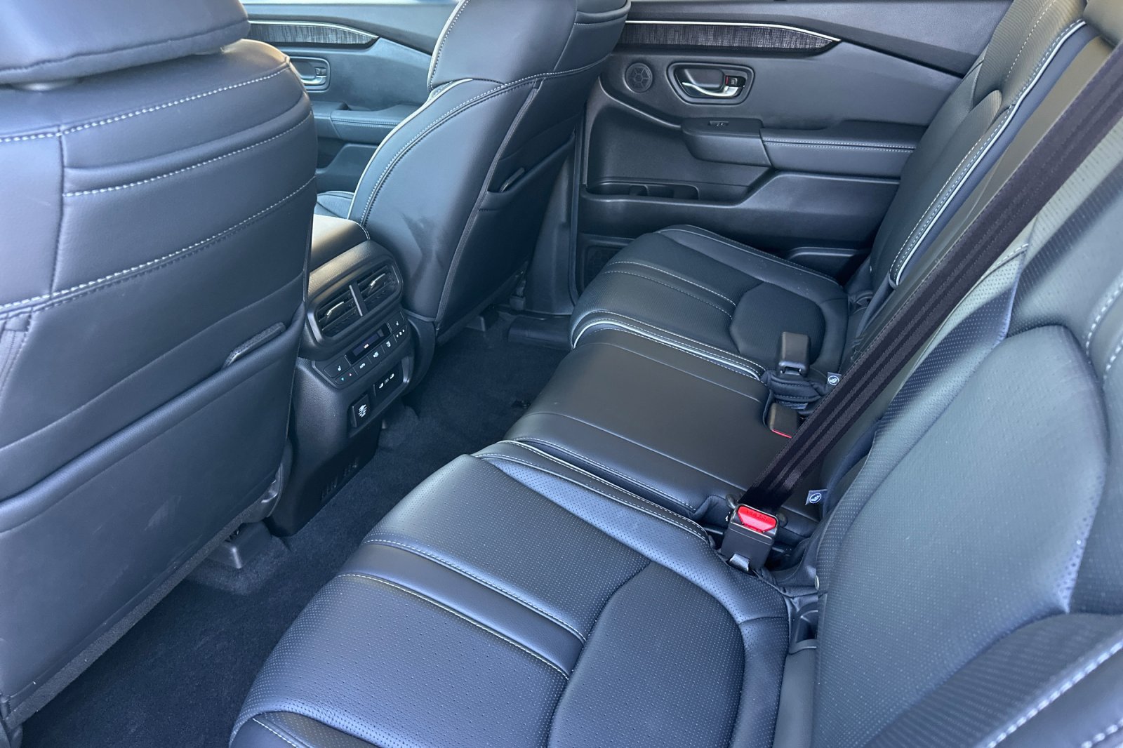 Used 2025 Honda Pilot Elite image 12