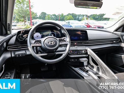 Used 2024 Hyundai Elantra SEL FWD image 27