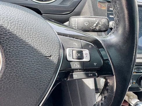 Used 2018 Volkswagen Tiguan SE w/ Panoramic Sunroof Package AWD/4WD image 17