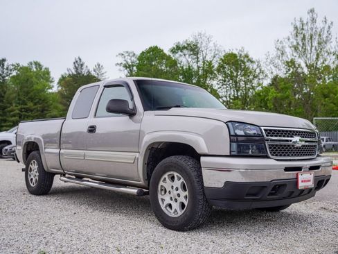 Used 2006 Chevrolet Silverado 1500 LT w/ Light Duty Power Package AWD/4WD image 8
