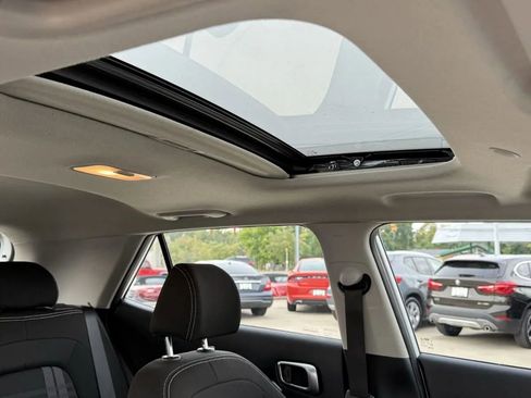 Used 2021 Hyundai Venue SEL w/ Premium Package image 26