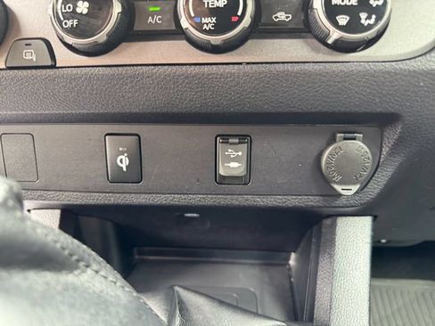 Used 2017 Toyota Tacoma TRD Sport w/ Tow Package AWD/4WD image 27