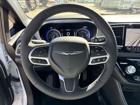 New 2026 Chrysler Pacifica Limited w/ Uconnect Theater Family Group image 14