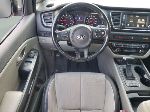 Used 2017 Kia Sedona LX w/ LX Essentials Premium Package image 13