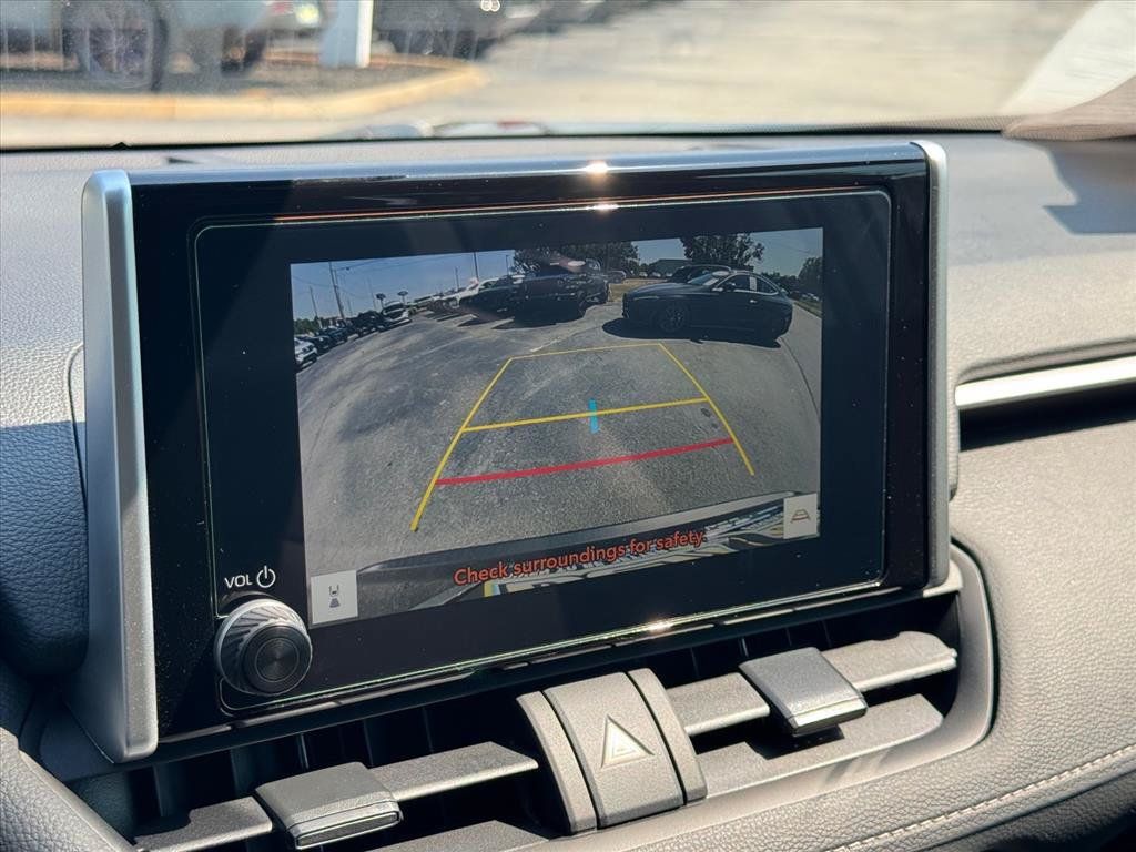 Used 2025 Toyota RAV4 XLE w/ Convenience Package FWD image 25