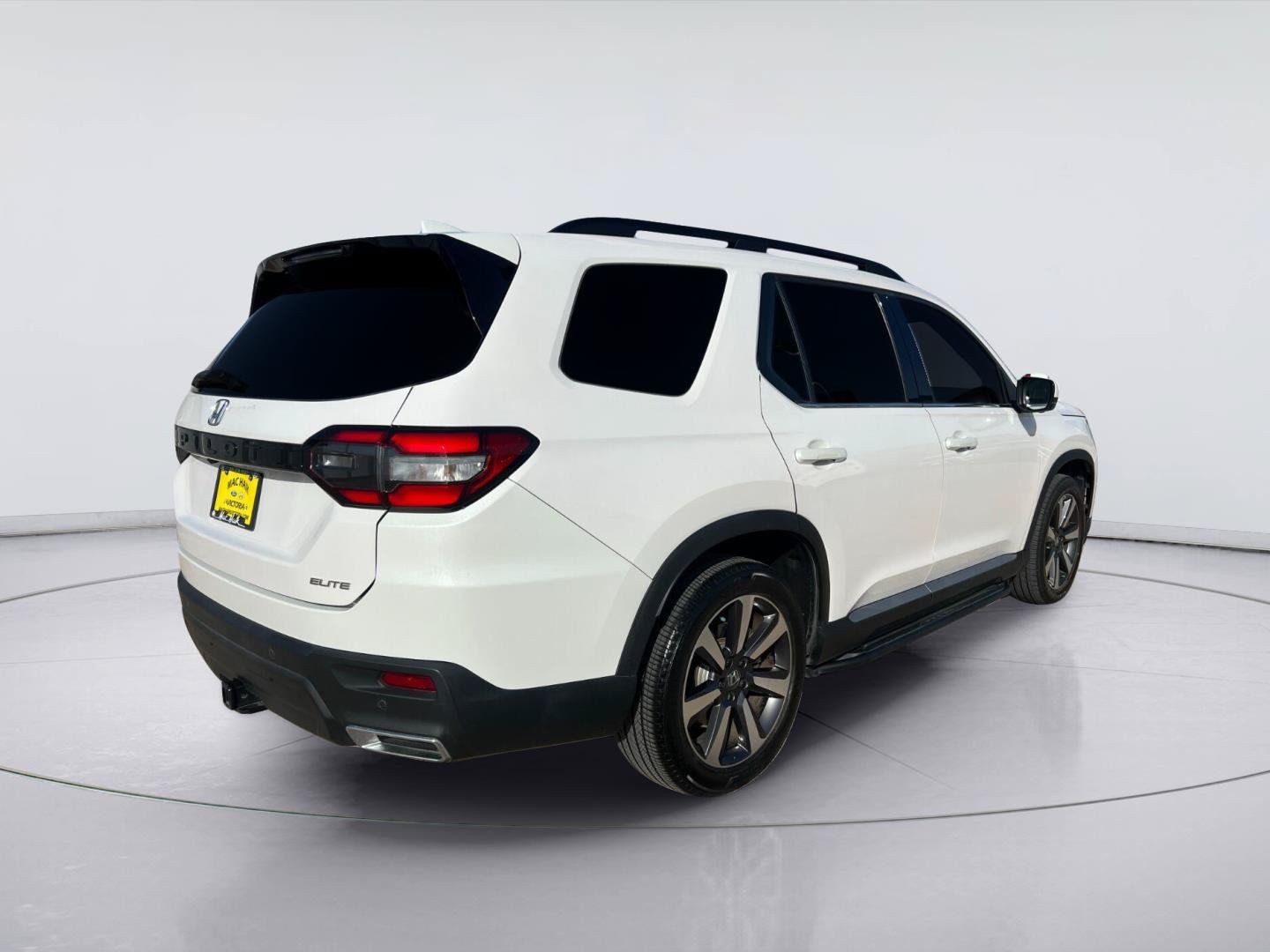 Used 2023 Honda Pilot Elite image 3