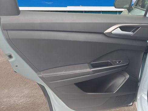 New 2026 Volkswagen Taos SE FWD image 16