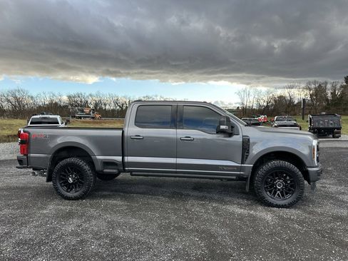 Used 2025 Ford F250 Platinum image 9