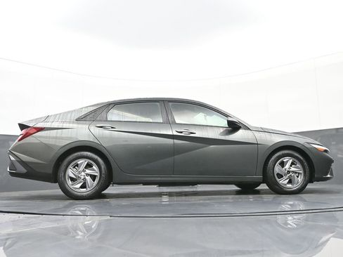 Certified 2024 Hyundai Elantra SE image 43