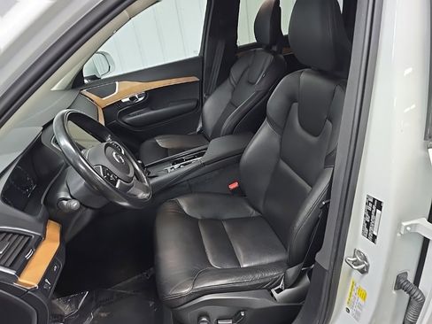 Used 2022 Volvo XC90 T6 Momentum w/ Climate Package image 32