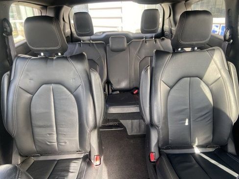 Used 2022 Chrysler Pacifica Touring-L w/ S Appearance Package image 23