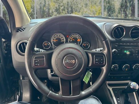 Used 2014 Jeep Compass Latitude w/ Sun/Sound Group AWD/4WD image 18