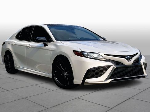 Used 2022 Toyota Camry XSE w/ Navigation Package image 3