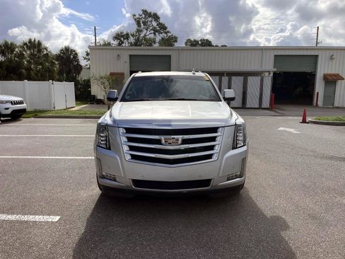 Used 2018 Cadillac Escalade Premium Luxury AWD/4WD image 5