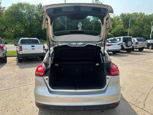 Used 2017 Ford Focus SE FWD image 9