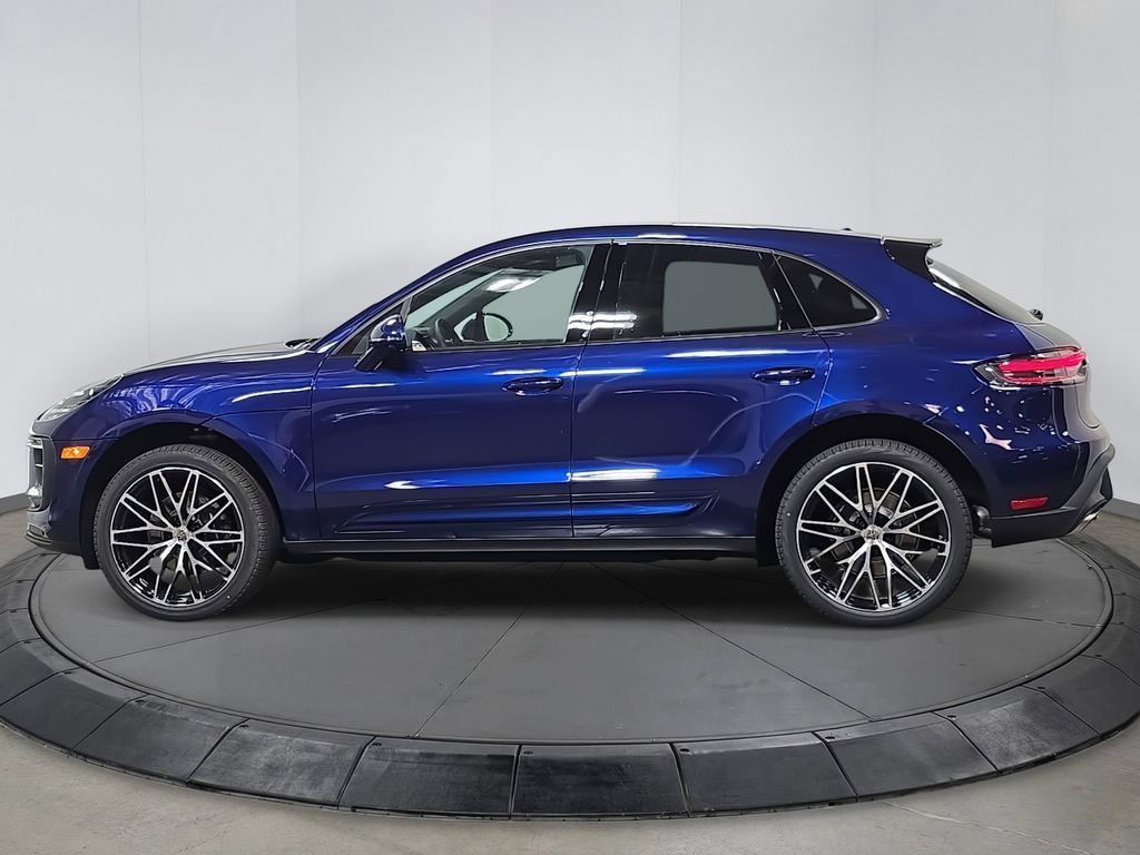 Certified 2025 Porsche Macan AWD/4WD image 2