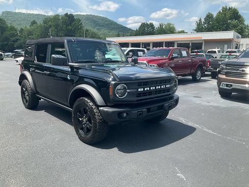 Used 2024 Ford Bronco Black Diamond AWD/4WD image 3