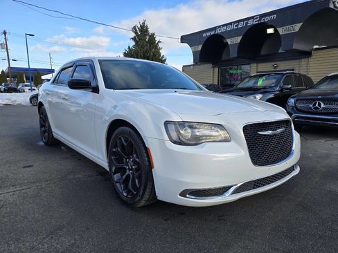 Used 2019 Chrysler 300 Touring w/ Sport Appearance Package image 32