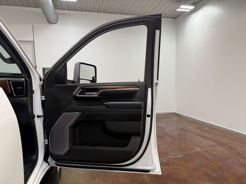 Used 2024 GMC Sierra 3500 Denali w/ Denali Reserve Package image 62