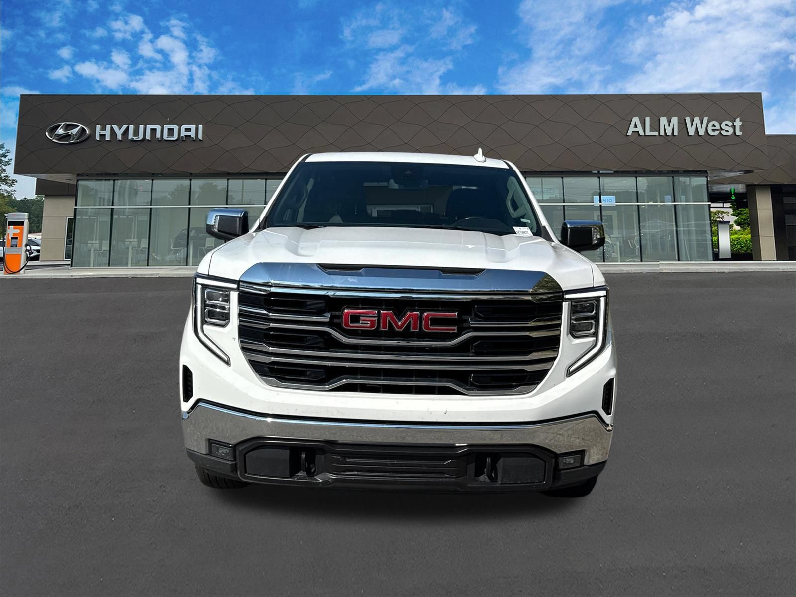 Used 2025 GMC Sierra 1500 SLT RWD image 2