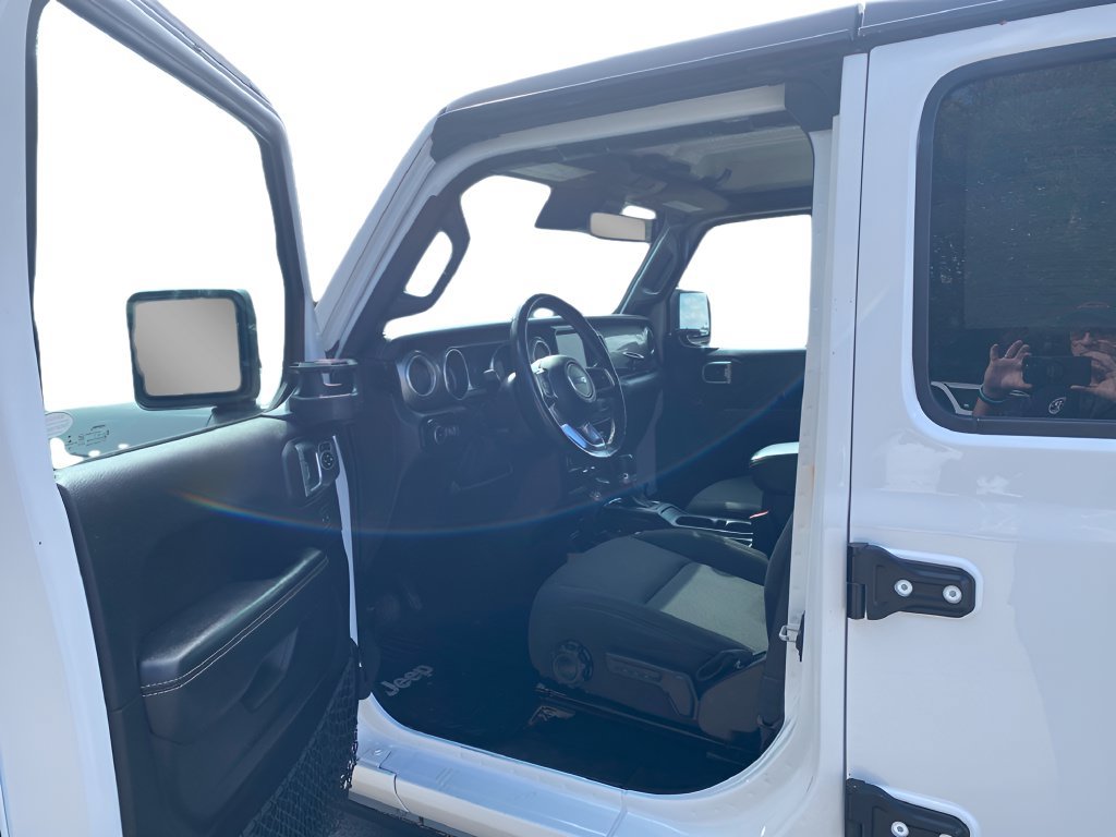 Used 2019 Jeep Wrangler Unlimited Sahara w/ Advanced Safety Group AWD/4WD image 9