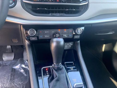 Used 2025 Jeep Compass Limited AWD/4WD image 32