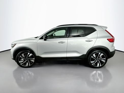 Used 2025 Volvo XC40 B5 Plus AWD/4WD image 4