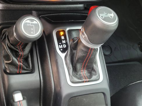 Used 2019 Jeep Wrangler Unlimited Rubicon AWD/4WD image 14