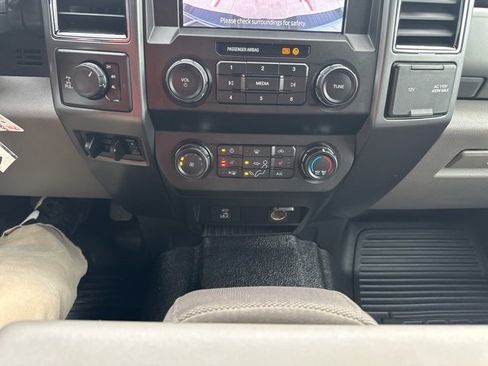Used 2021 Ford F250 XLT w/ XLT Premium Package image 12