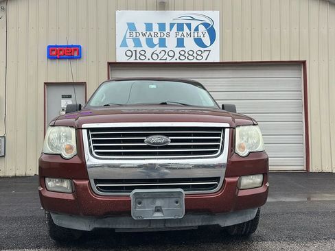 Used 2010 Ford Explorer XLT image 4