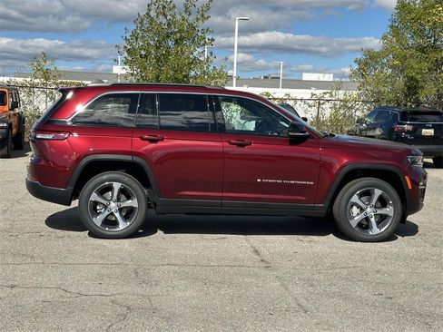 New 2025 Jeep Grand Cherokee Limited image 2