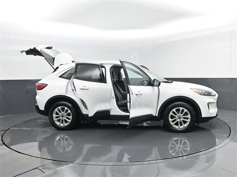 Used 2022 Ford Escape SE w/ Cold Weather Package image 31