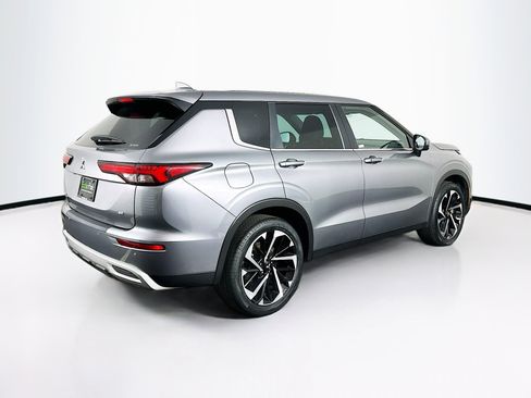 Used 2023 Mitsubishi Outlander SE image 9