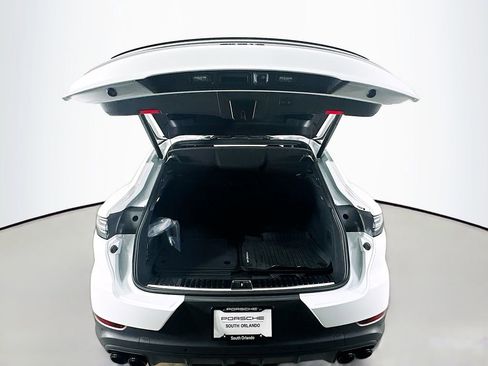 Certified 2023 Porsche Cayenne Platinum Edition image 27