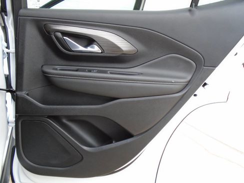 Used 2024 GMC Terrain SLE image 30