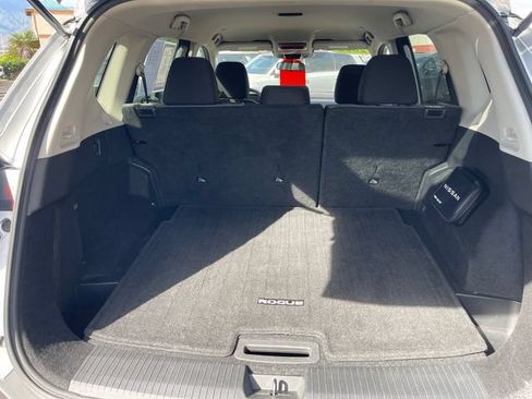 Used 2022 Nissan Rogue SV AWD/4WD image 12