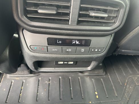 Used 2023 Honda Pilot EX-L image 11