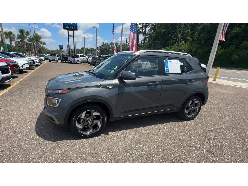 Used 2025 Hyundai Venue SEL FWD image 6
