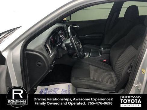 Used 2019 Dodge Charger SXT w/ Blacktop Package AWD/4WD image 11